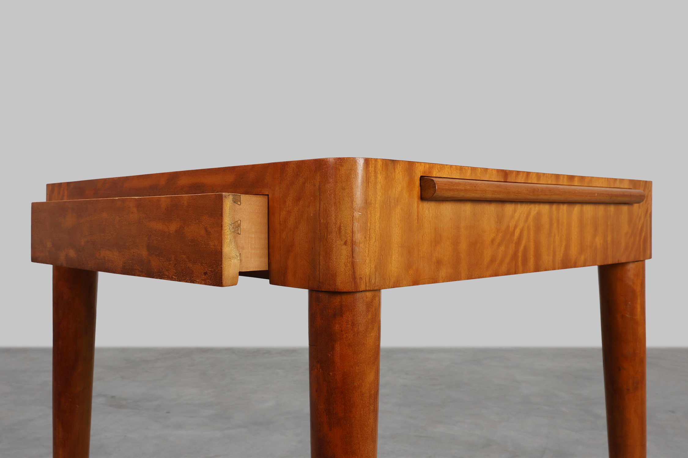 Art Deco Birch‑Veneered Side Table with Drawer, France 1920sthumbnail